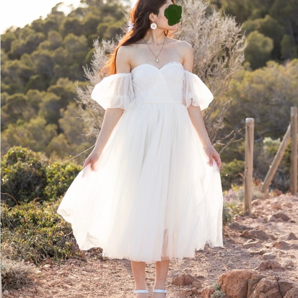 T-length mid calf length tulle wedding dress with puff sleeves